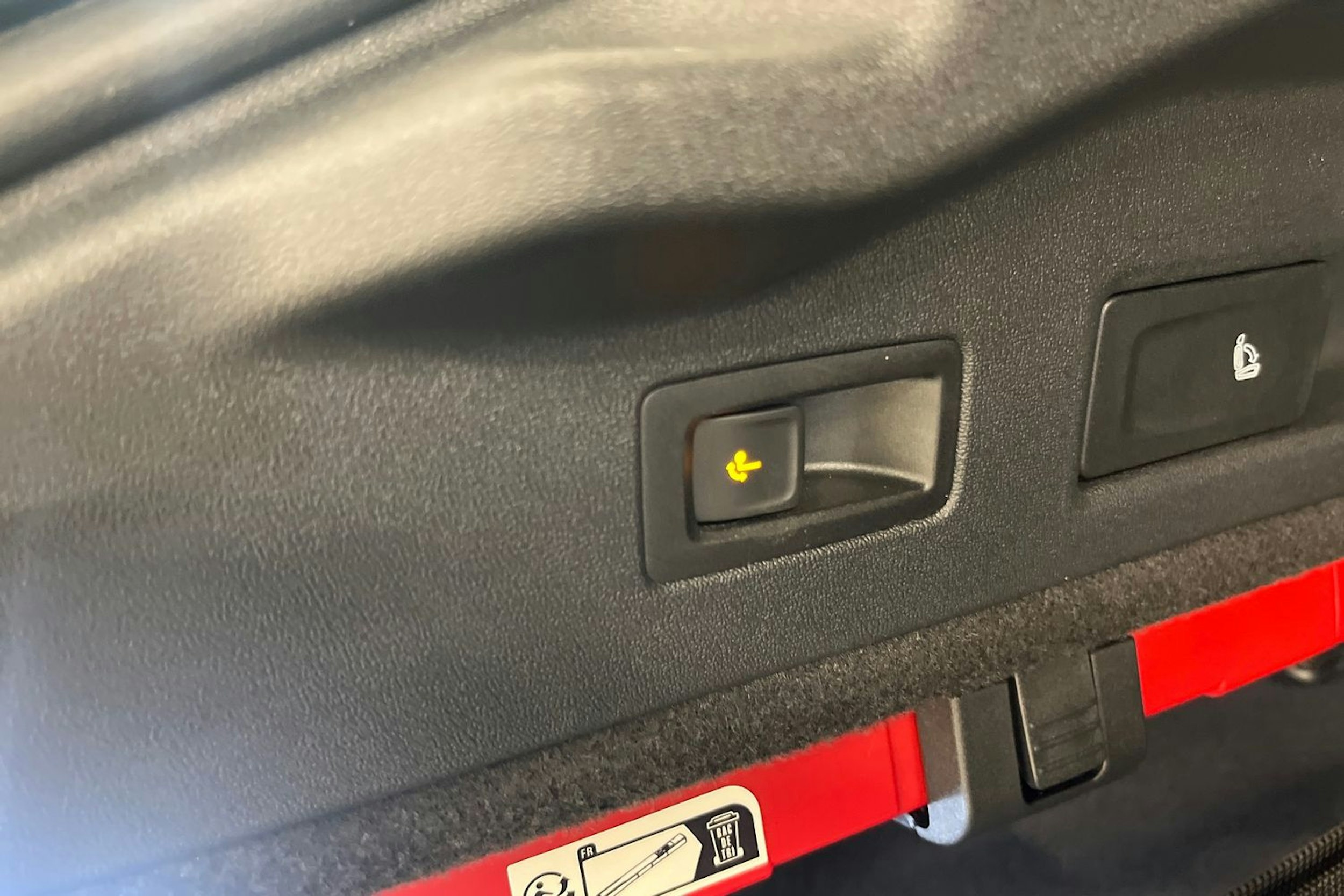 sininen Volkswagen ID.7 2025 kuva 28.