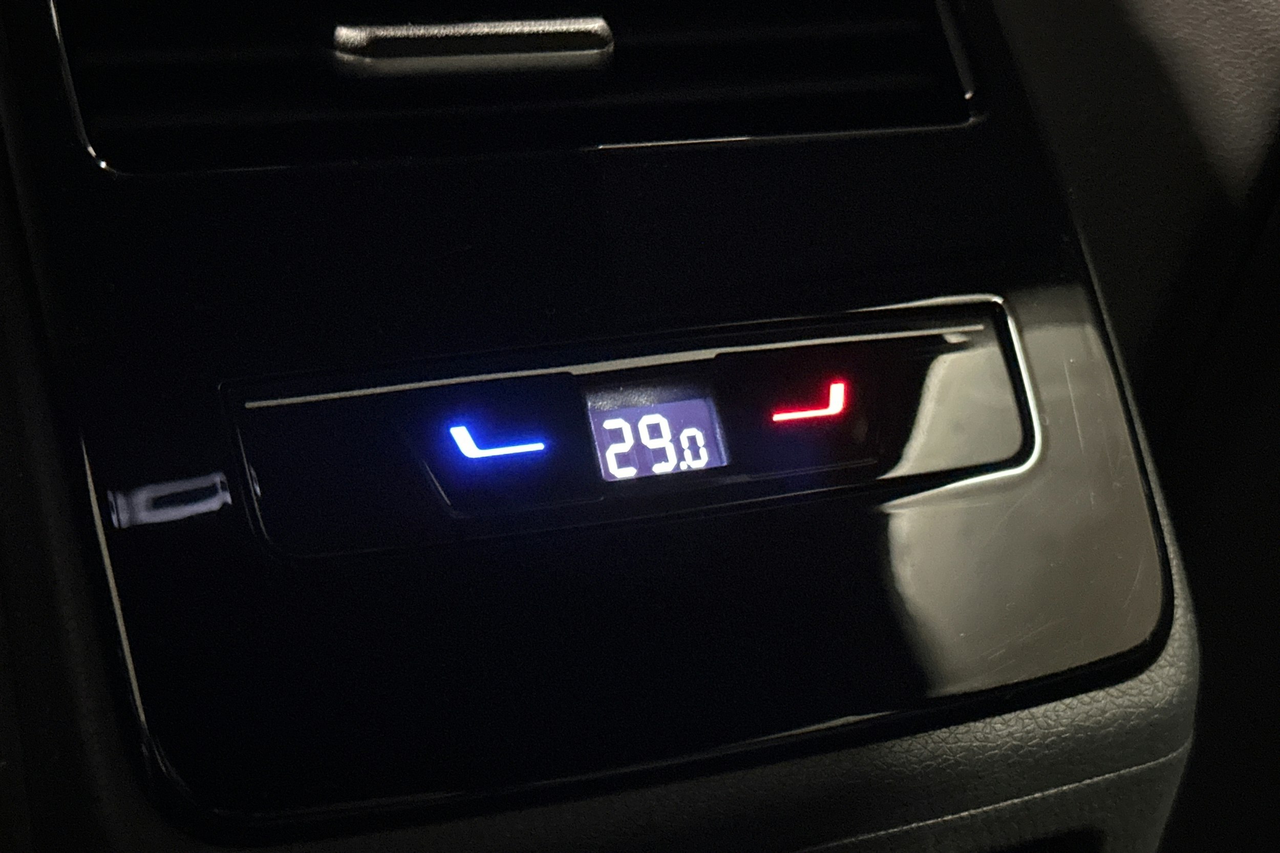 valkoinen Volkswagen ID.7 2025 kuva 17.