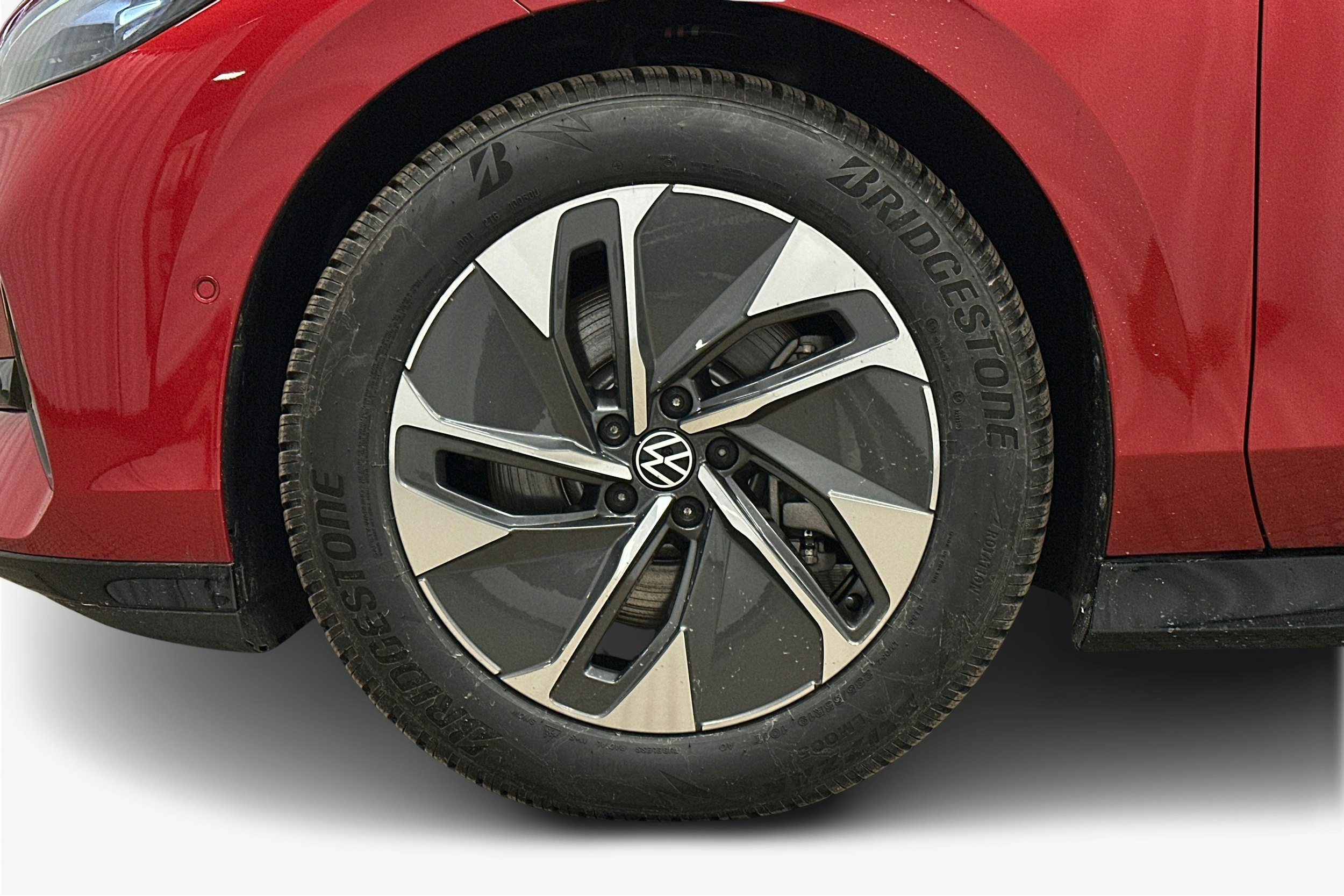 punainen Volkswagen ID.7 2025 kuva 11.