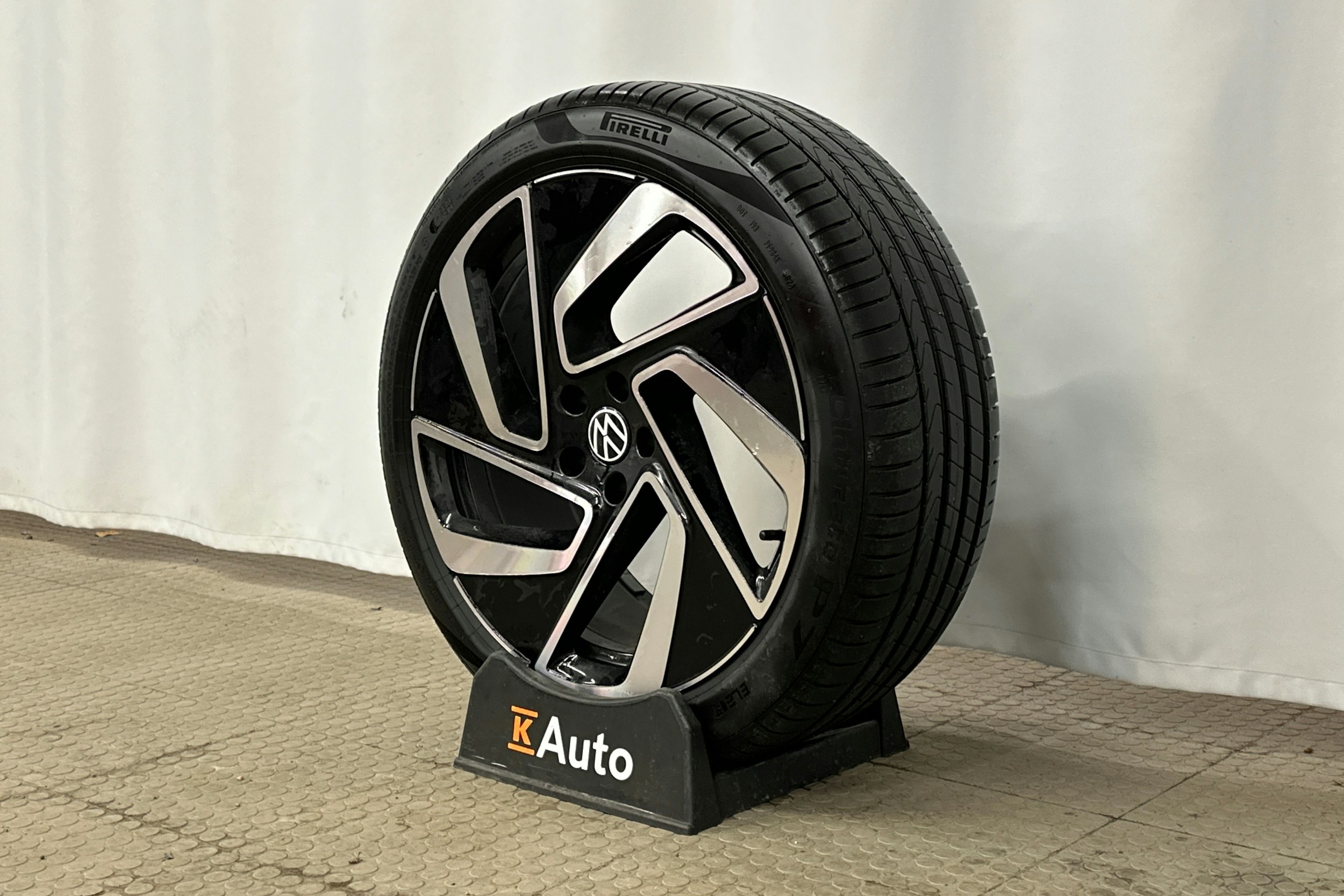 punainen Volkswagen ID.7 2025 kuva 13.