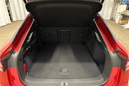 punainen Volkswagen ID.7 2025 kuva 14.