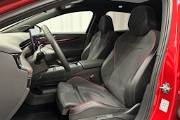 punainen Volkswagen ID.7 2025 kuva 18.