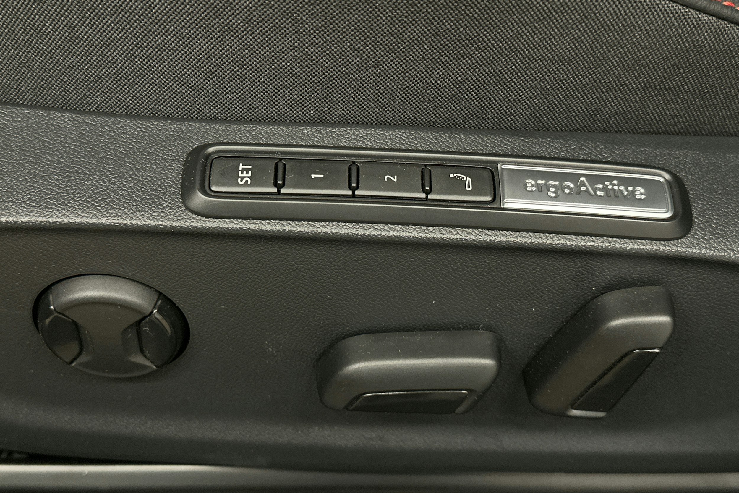 punainen Volkswagen ID.7 2025 kuva 19.