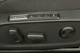 punainen Volkswagen ID.7 2025 kuva 20.