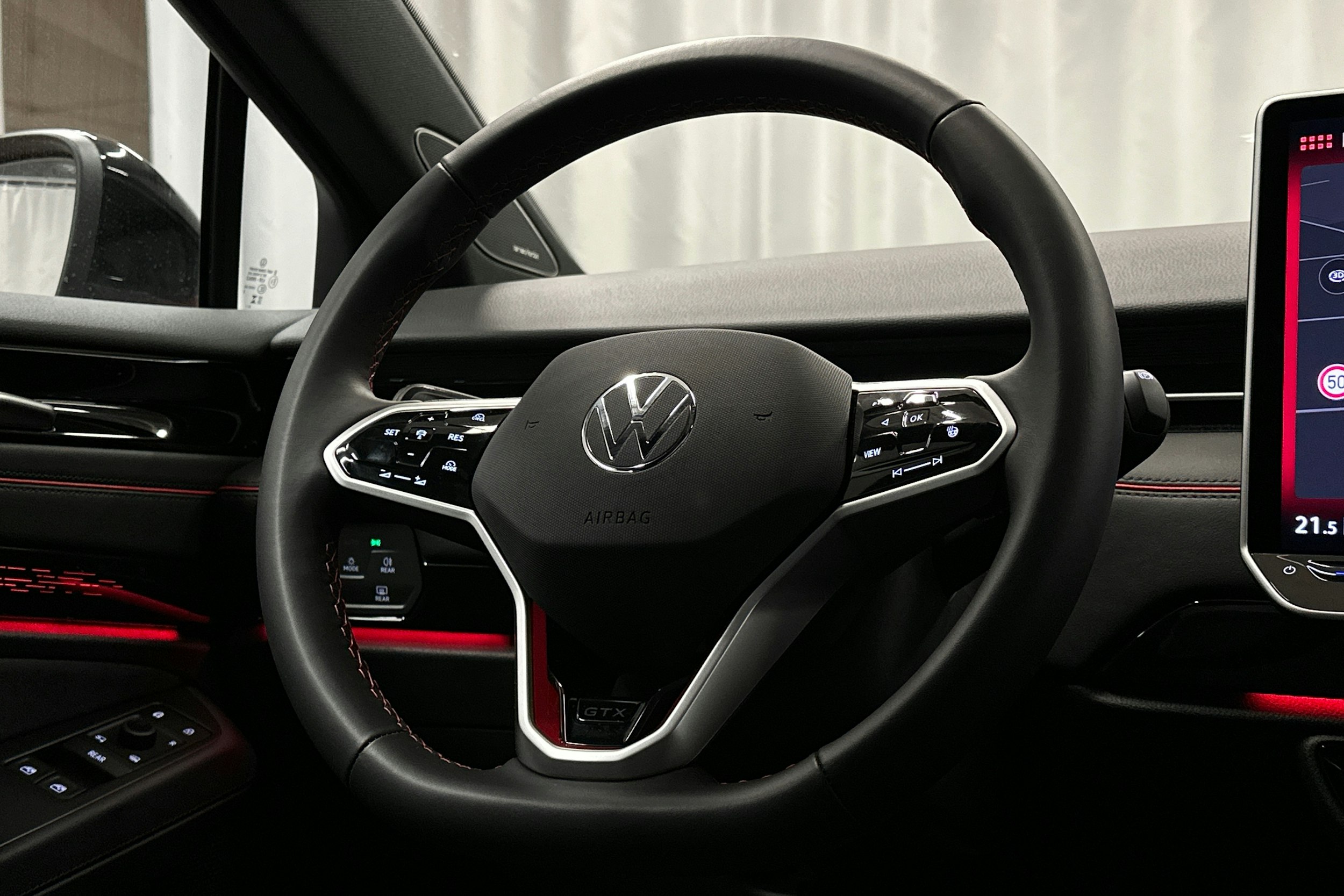 punainen Volkswagen ID.7 2025 kuva 21.