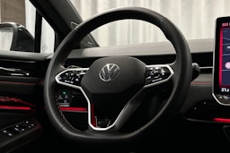 punainen Volkswagen ID.7 2025 kuva 21.