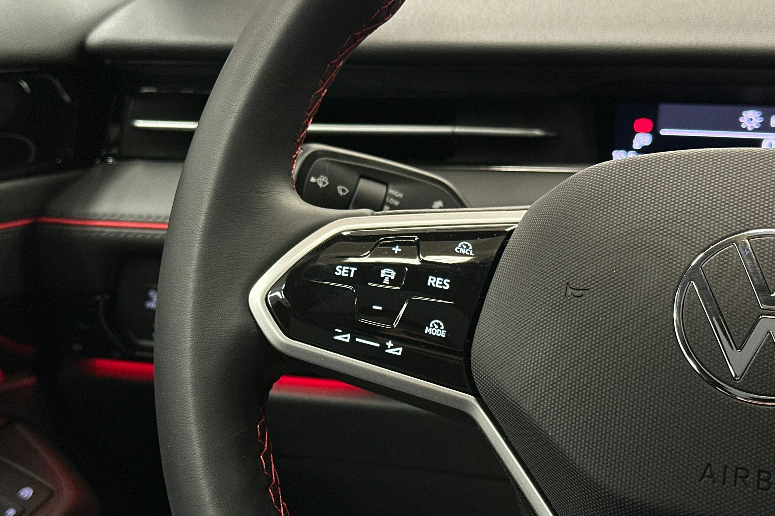 punainen Volkswagen ID.7 2025 kuva 22.