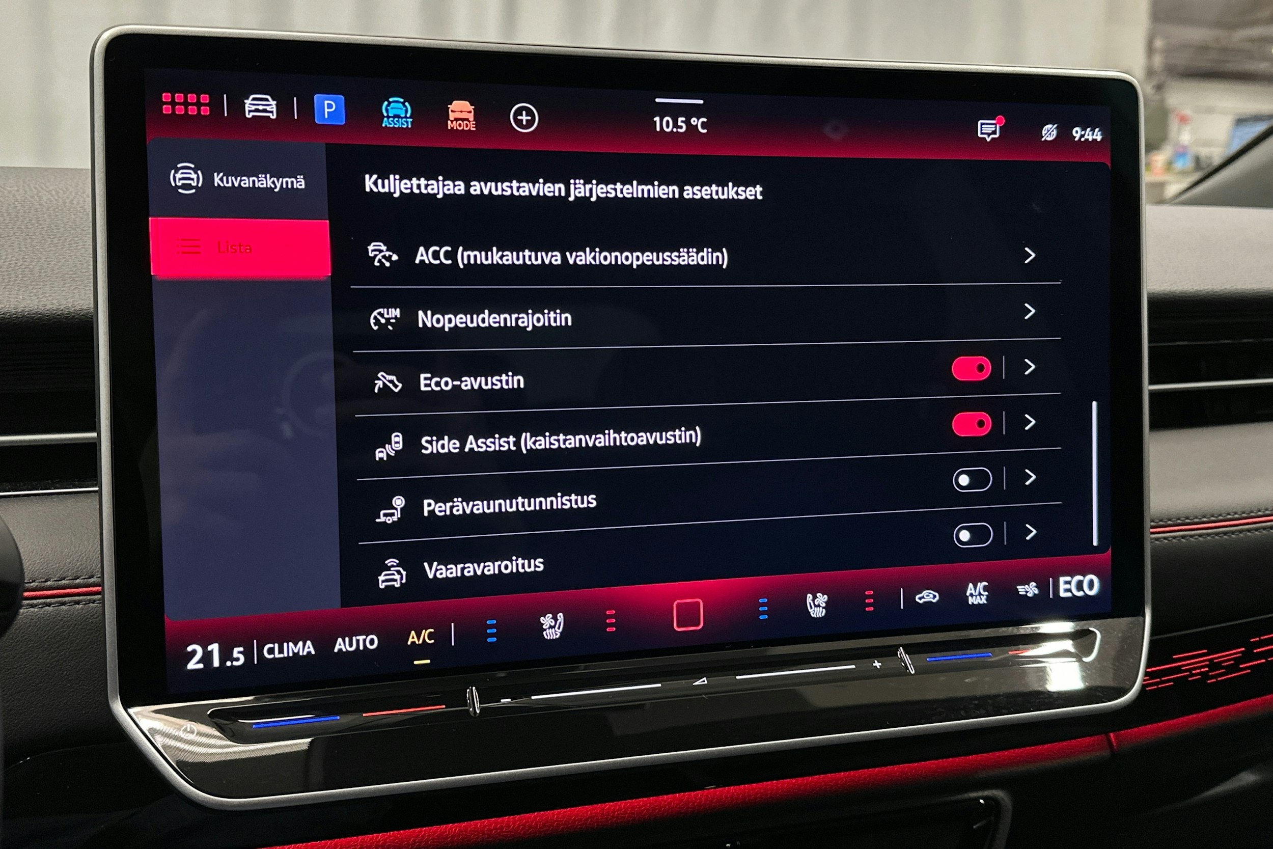 punainen Volkswagen ID.7 2025 kuva 31.