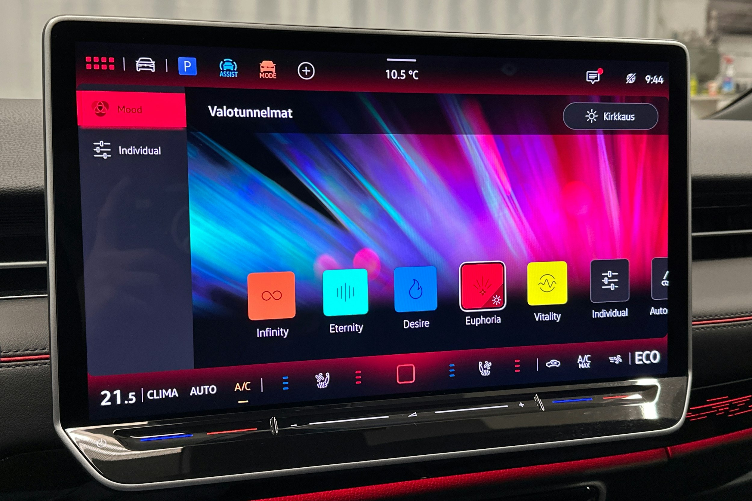 punainen Volkswagen ID.7 2025 kuva 32.