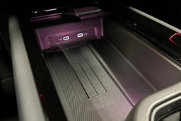 punainen Volkswagen ID.7 2025 kuva 36.