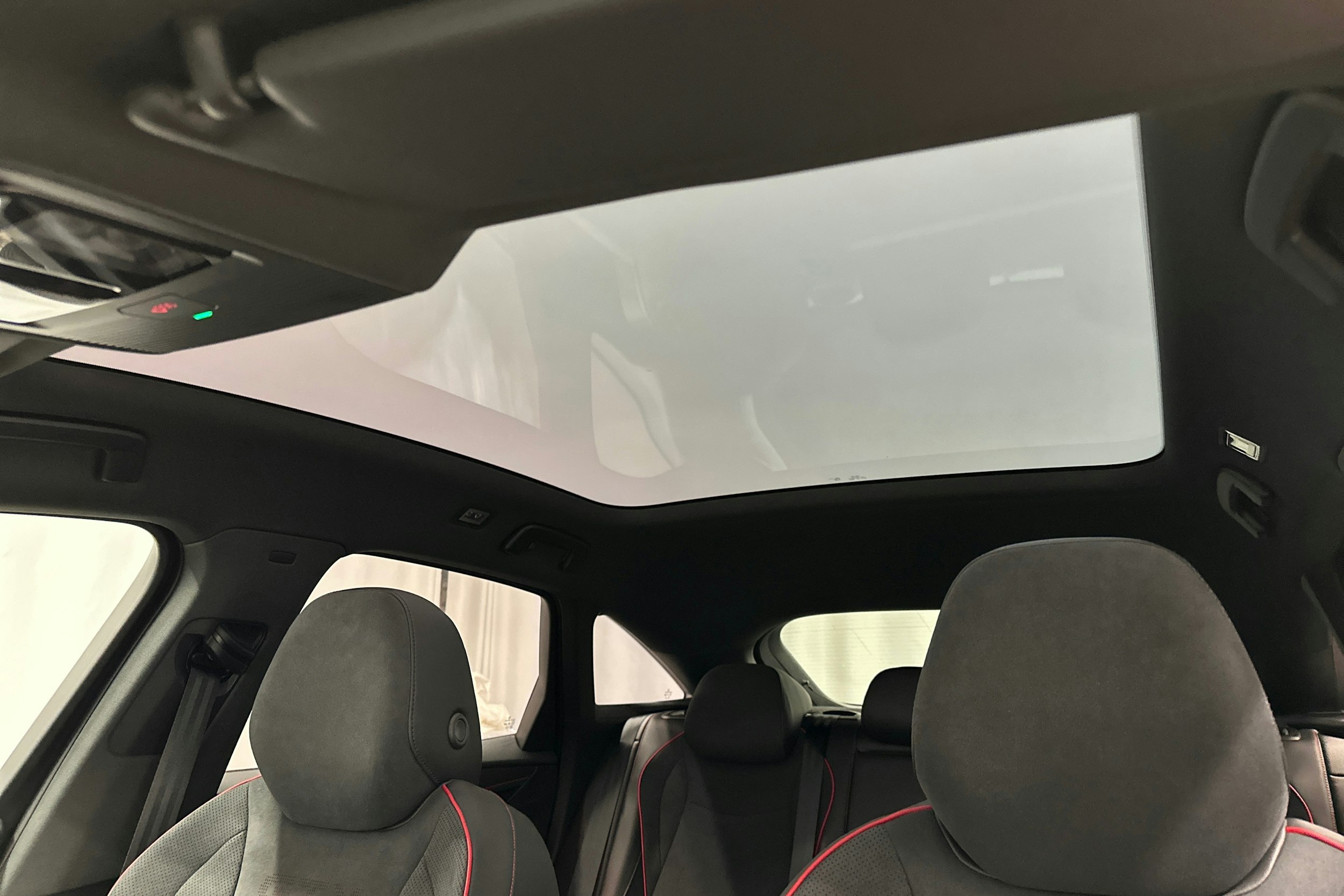 punainen Volkswagen ID.7 2025 kuva 38.