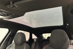 punainen Volkswagen ID.7 2025 kuva 38.