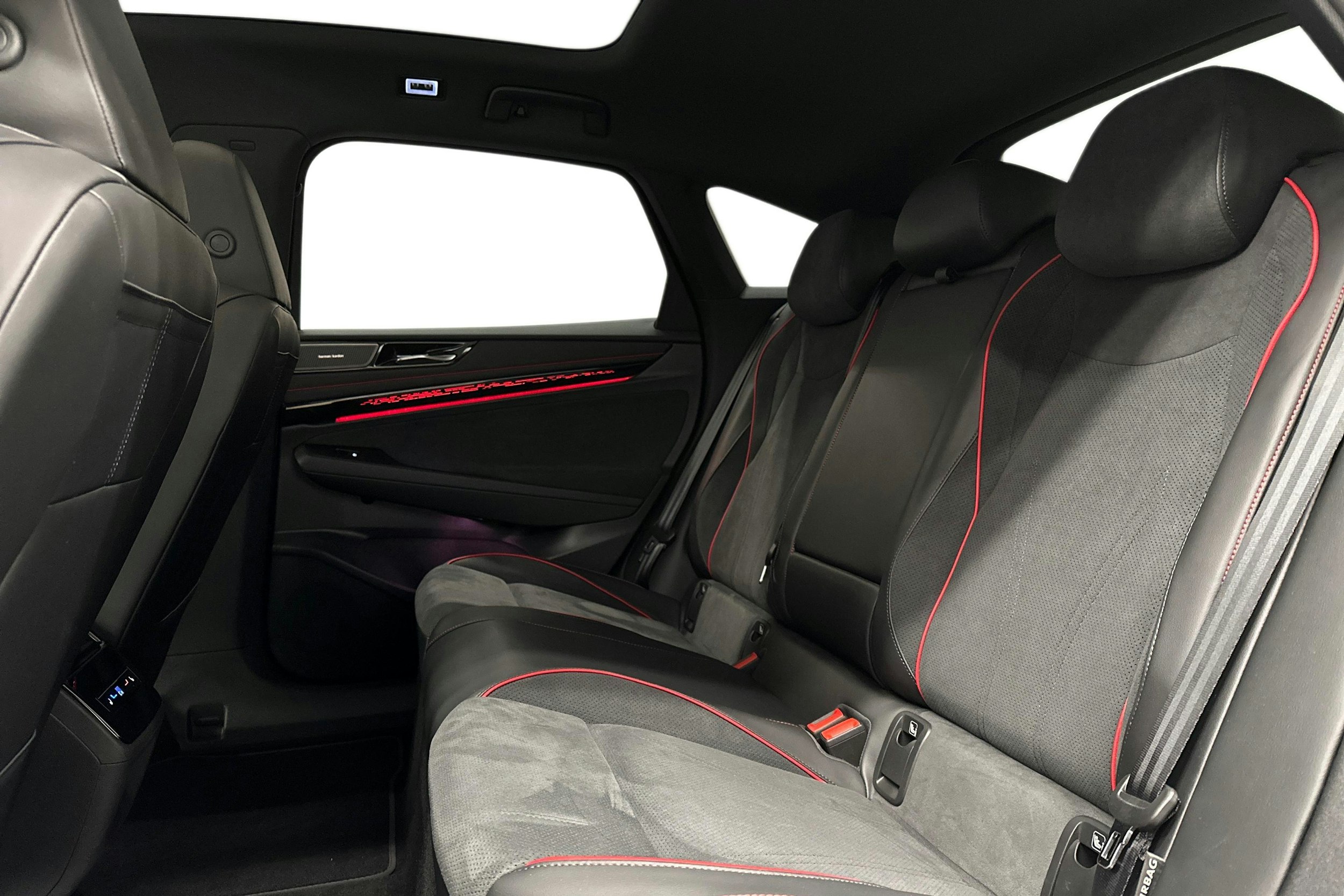 sininen Volkswagen ID.7 2025 kuva 10.