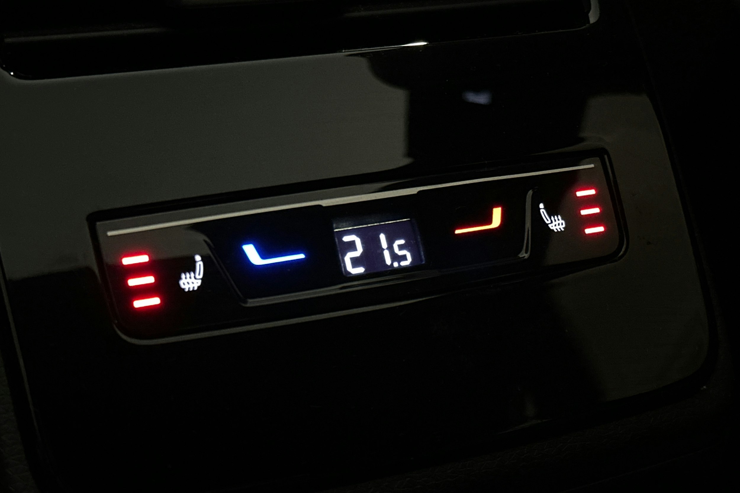 sininen Volkswagen ID.7 2025 kuva 17.