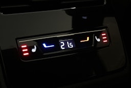 sininen Volkswagen ID.7 2025 kuva 17.