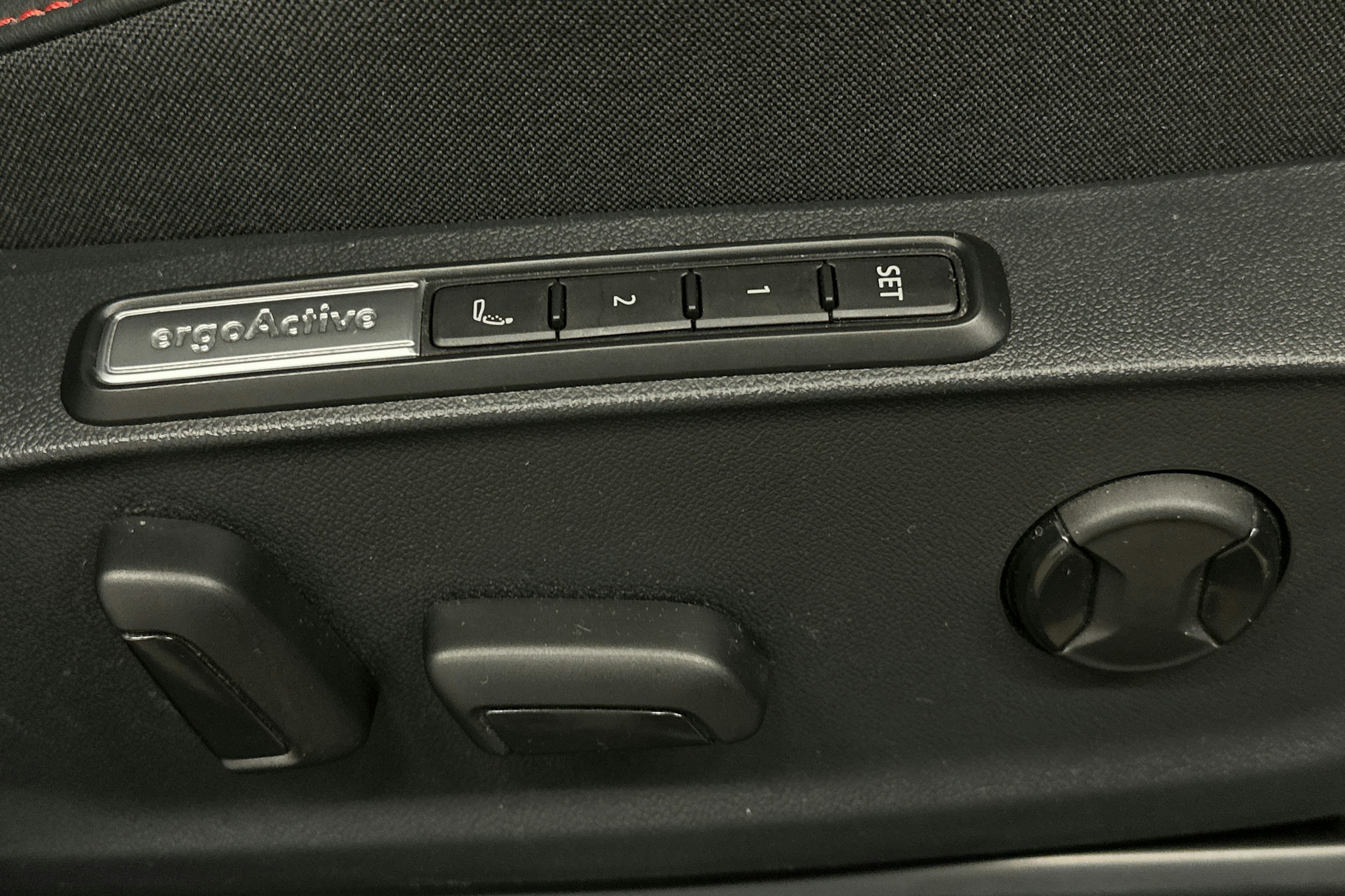 sininen Volkswagen ID.7 2025 kuva 20.