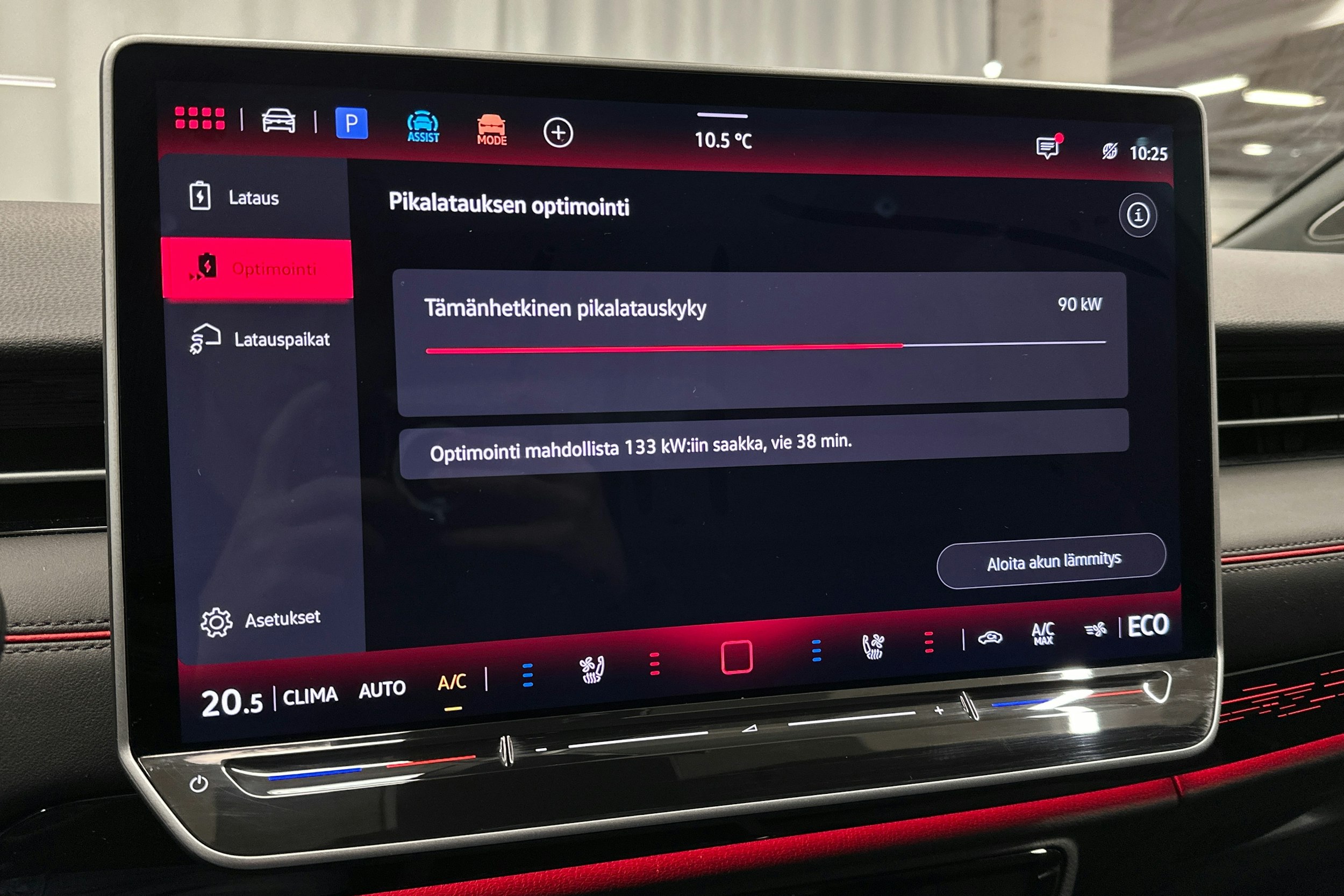 sininen Volkswagen ID.7 2025 kuva 28.