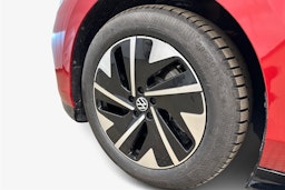 punainen Volkswagen ID.7 2025 kuva 11.