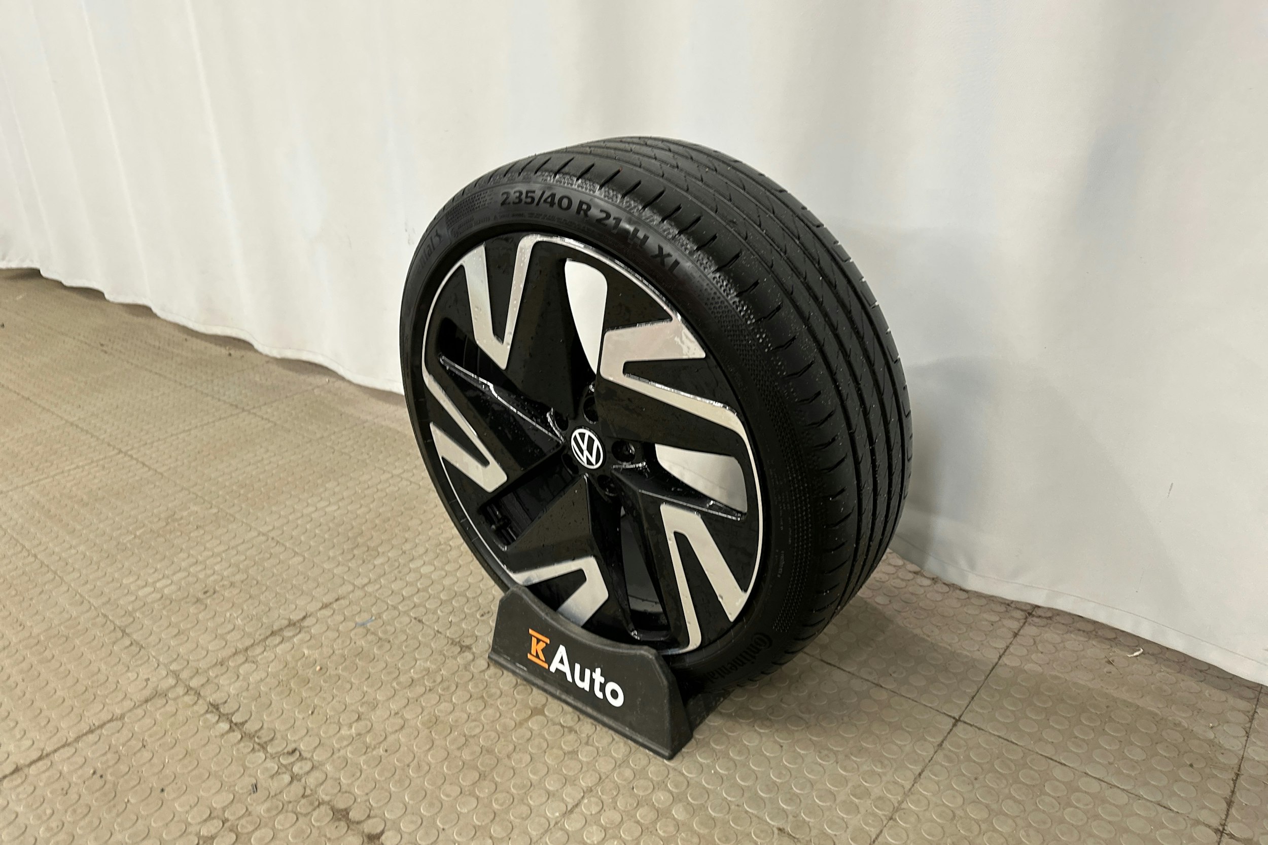 punainen Volkswagen ID.7 2025 kuva 13.