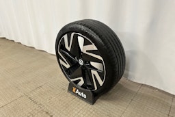 punainen Volkswagen ID.7 2025 kuva 13.