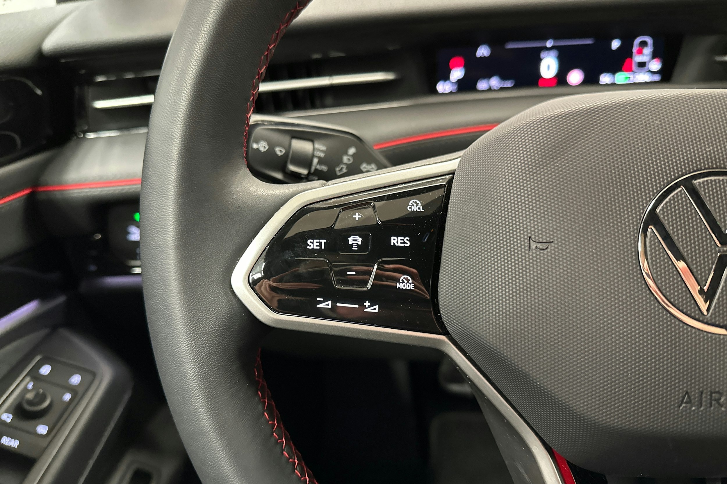 punainen Volkswagen ID.7 2025 kuva 14.