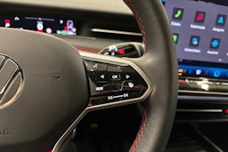 punainen Volkswagen ID.7 2025 kuva 15.