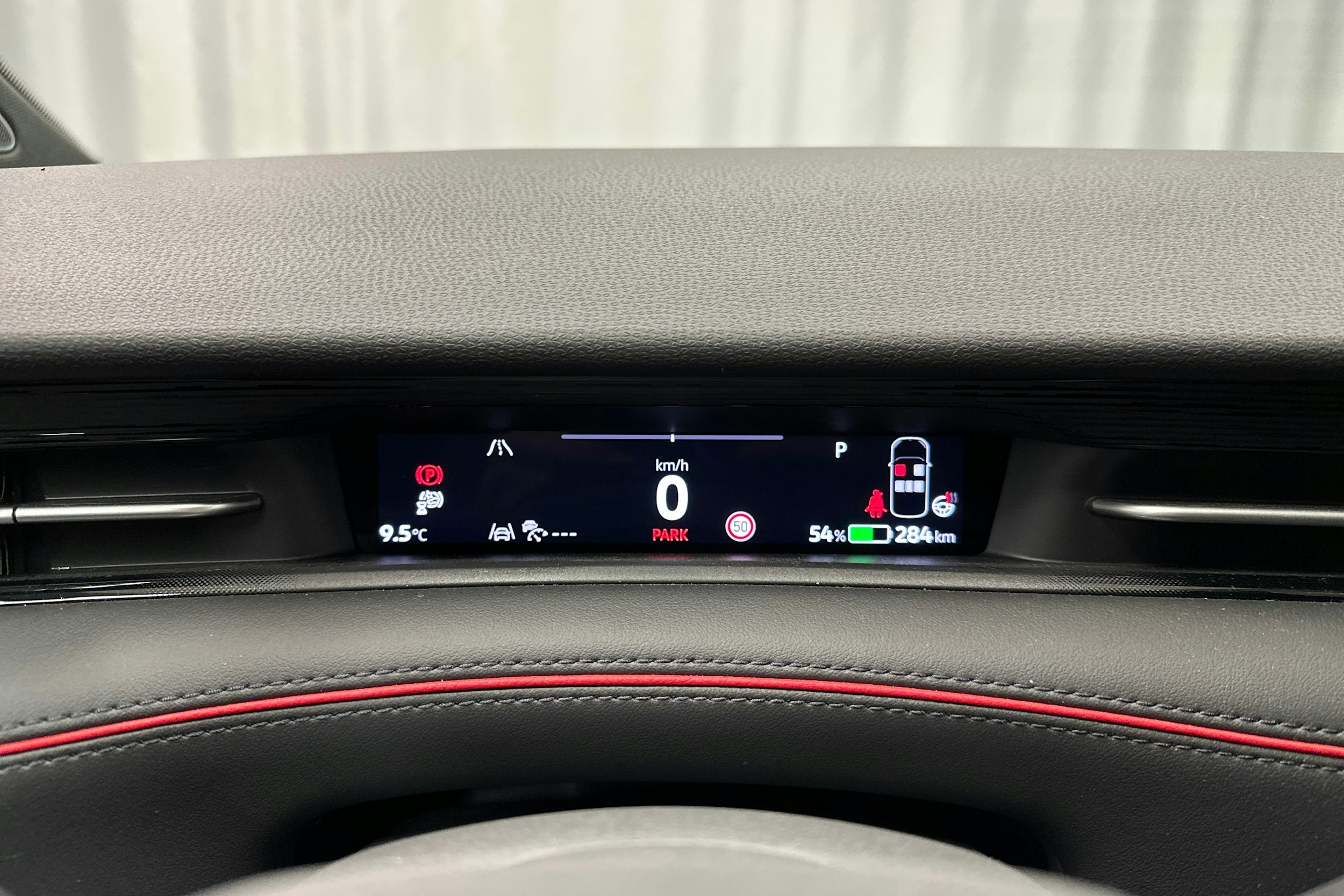 punainen Volkswagen ID.7 2025 kuva 16.