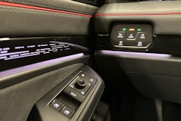 punainen Volkswagen ID.7 2025 kuva 18.