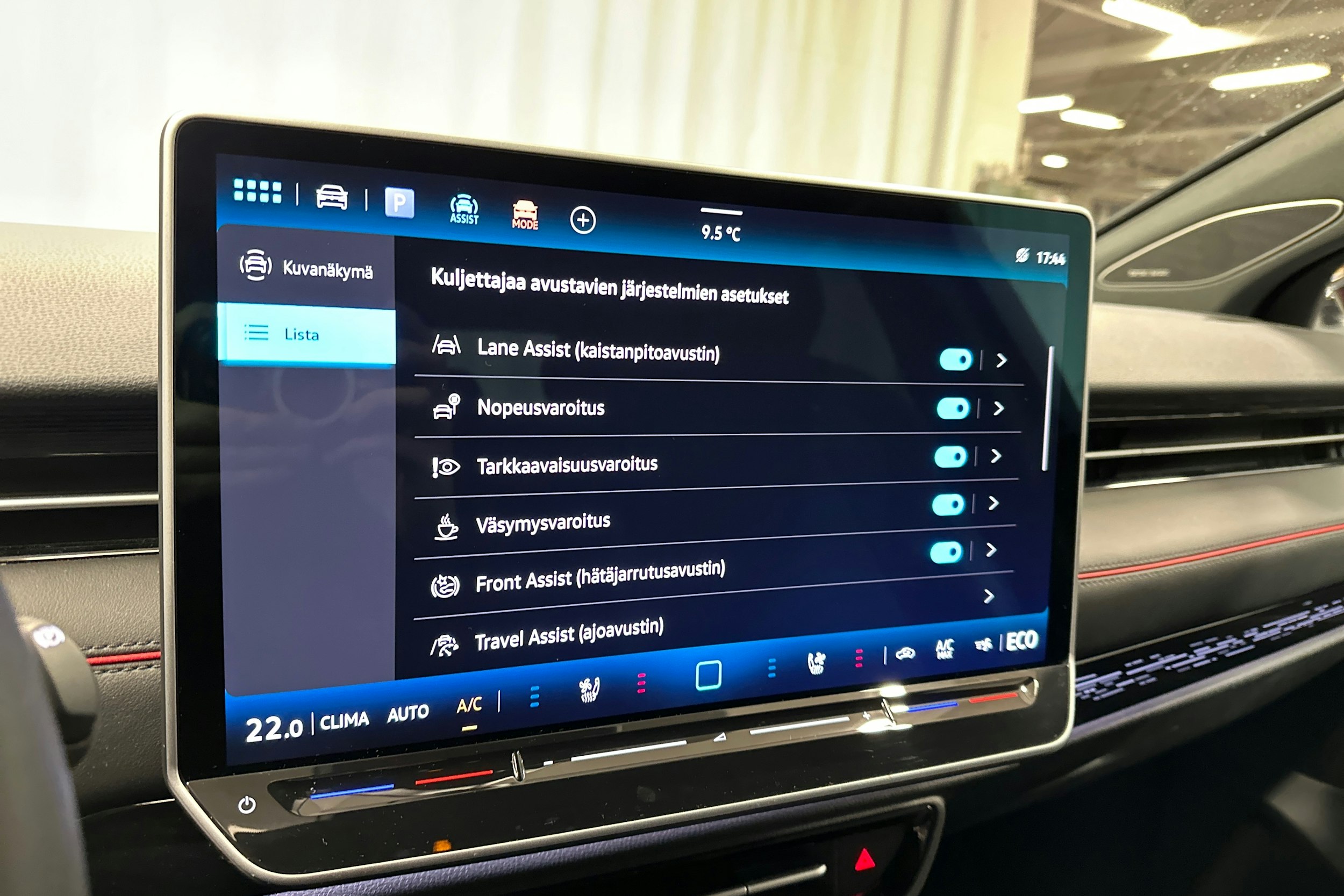 punainen Volkswagen ID.7 2025 kuva 20.