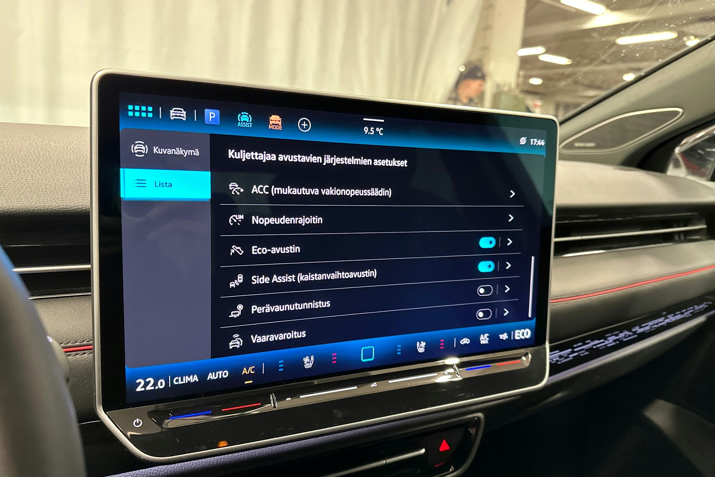 punainen Volkswagen ID.7 2025 kuva 21.