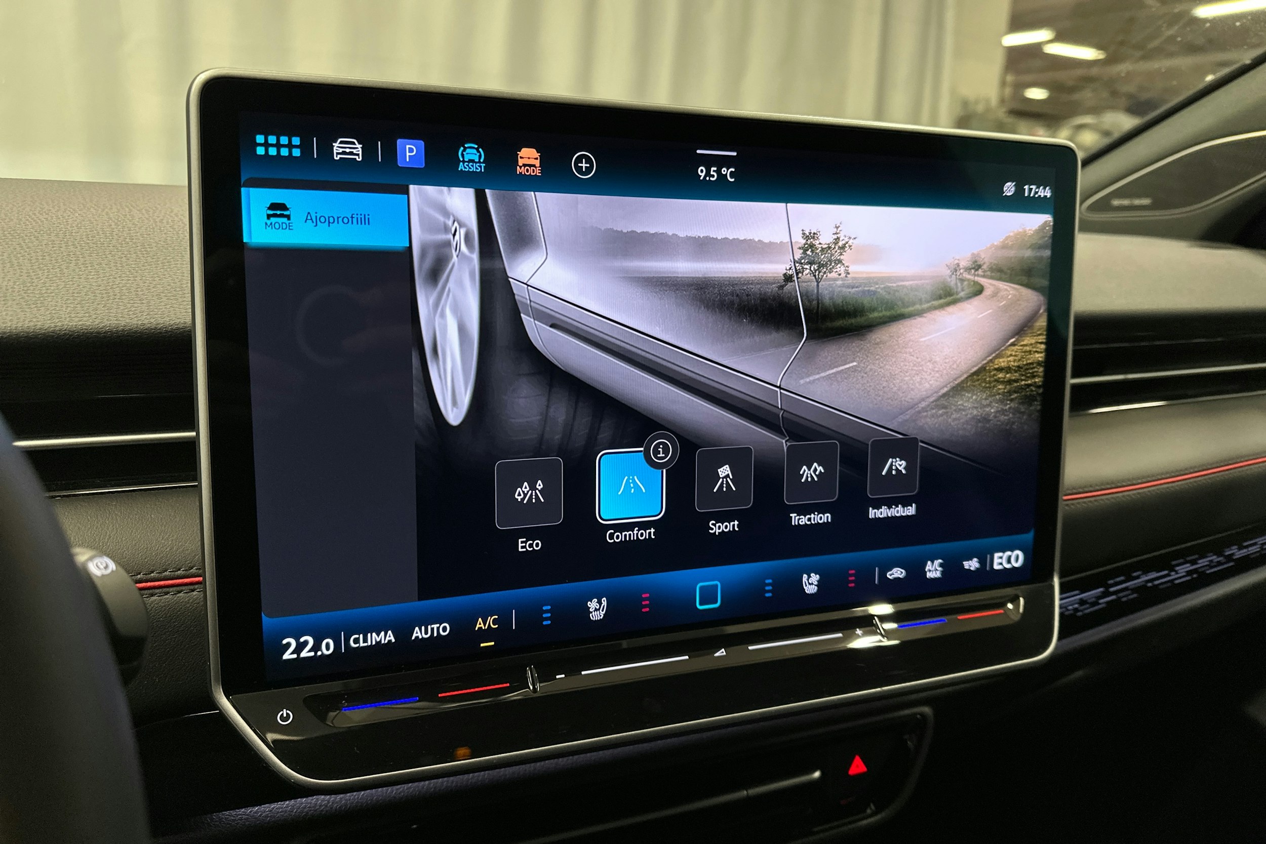 punainen Volkswagen ID.7 2025 kuva 22.