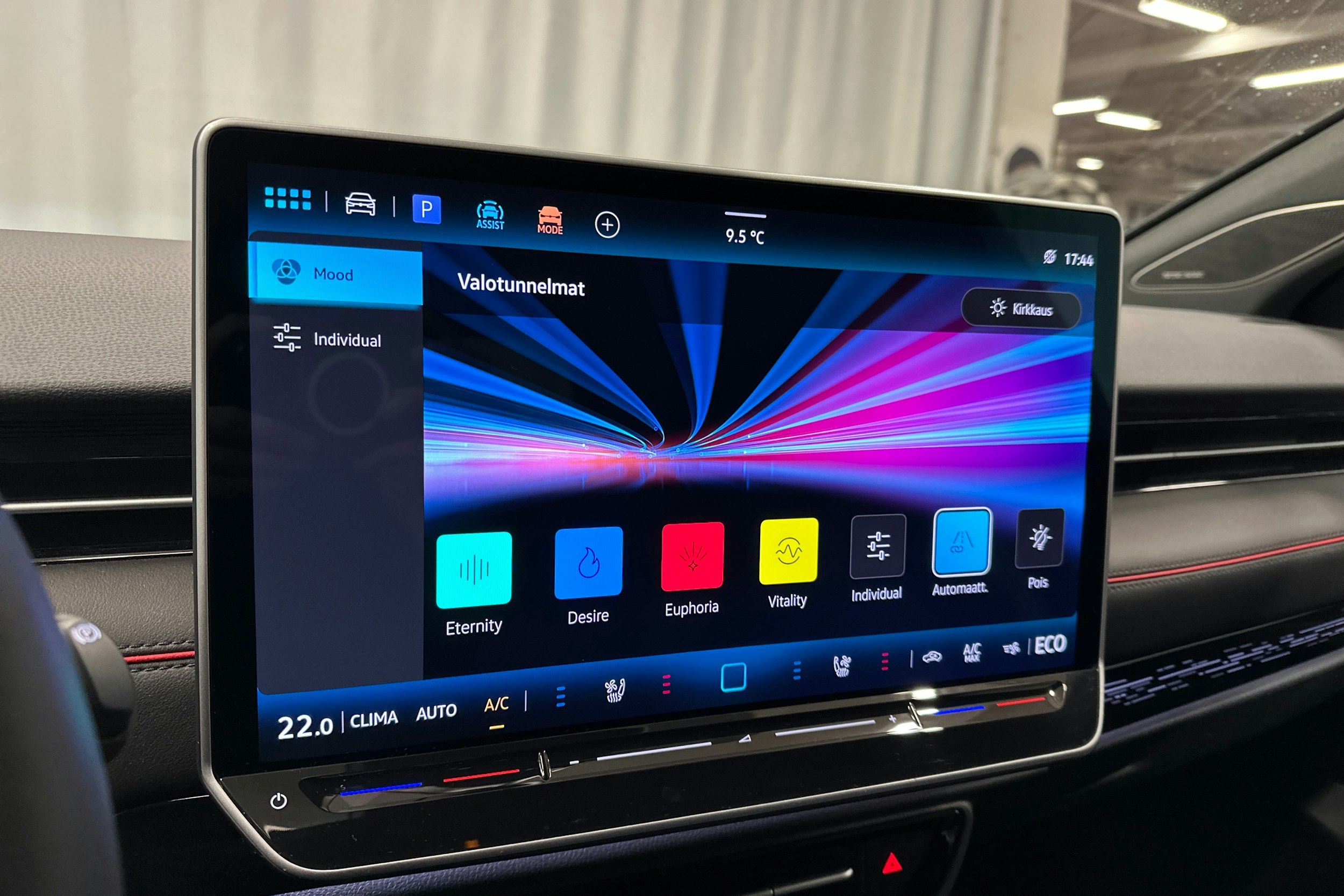 punainen Volkswagen ID.7 2025 kuva 24.