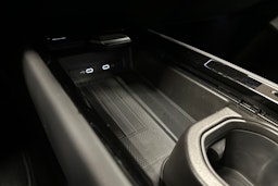 punainen Volkswagen ID.7 2025 kuva 28.