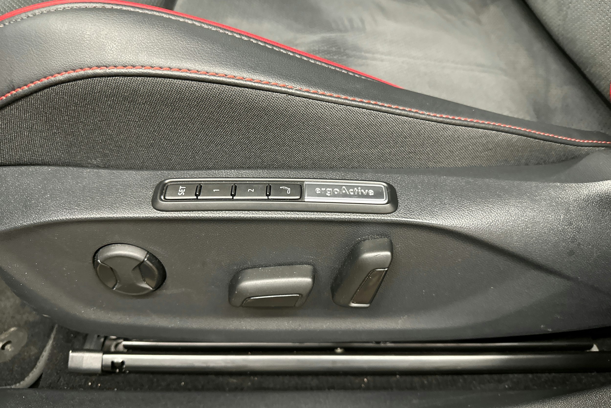 punainen Volkswagen ID.7 2025 kuva 30.