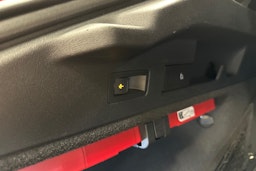 punainen Volkswagen ID.7 2025 kuva 33.