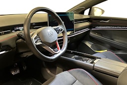 punainen Volkswagen ID.7 2025 kuva 3.