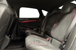 punainen Volkswagen ID.7 2025 kuva 10.