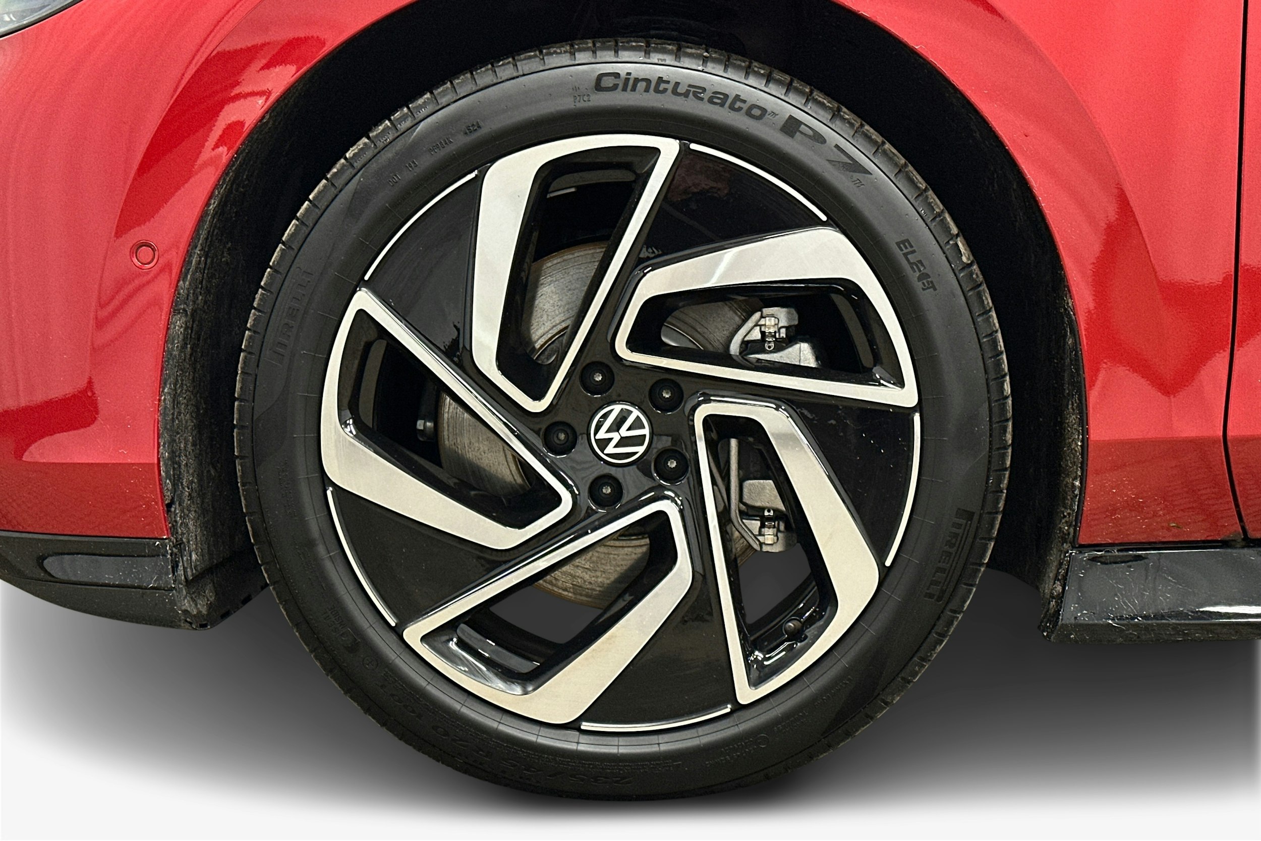 punainen Volkswagen ID.7 2025 kuva 11.