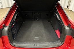 punainen Volkswagen ID.7 2025 kuva 14.