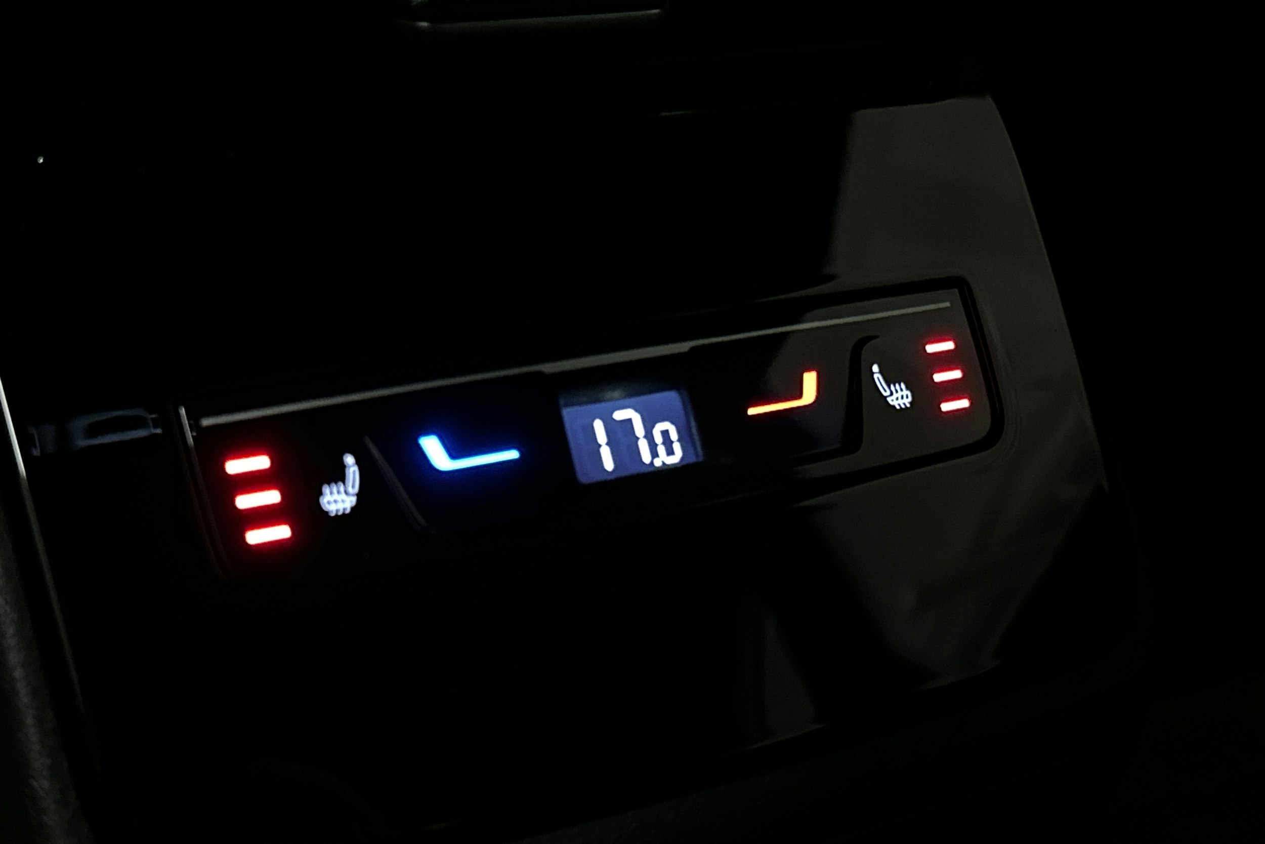 punainen Volkswagen ID.7 2025 kuva 17.