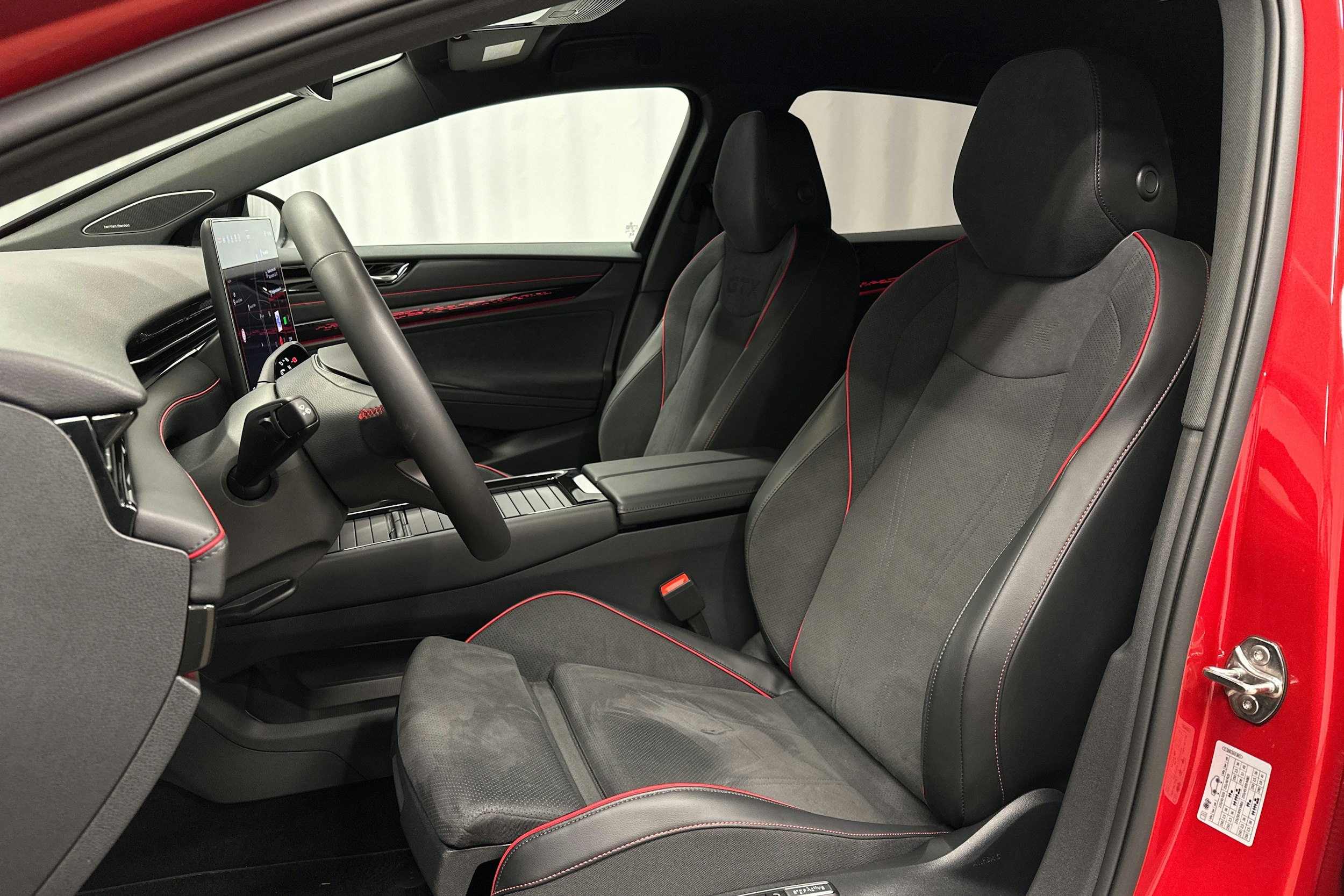 punainen Volkswagen ID.7 2025 kuva 18.