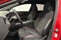 punainen Volkswagen ID.7 2025 kuva 18.