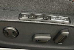 punainen Volkswagen ID.7 2025 kuva 19.