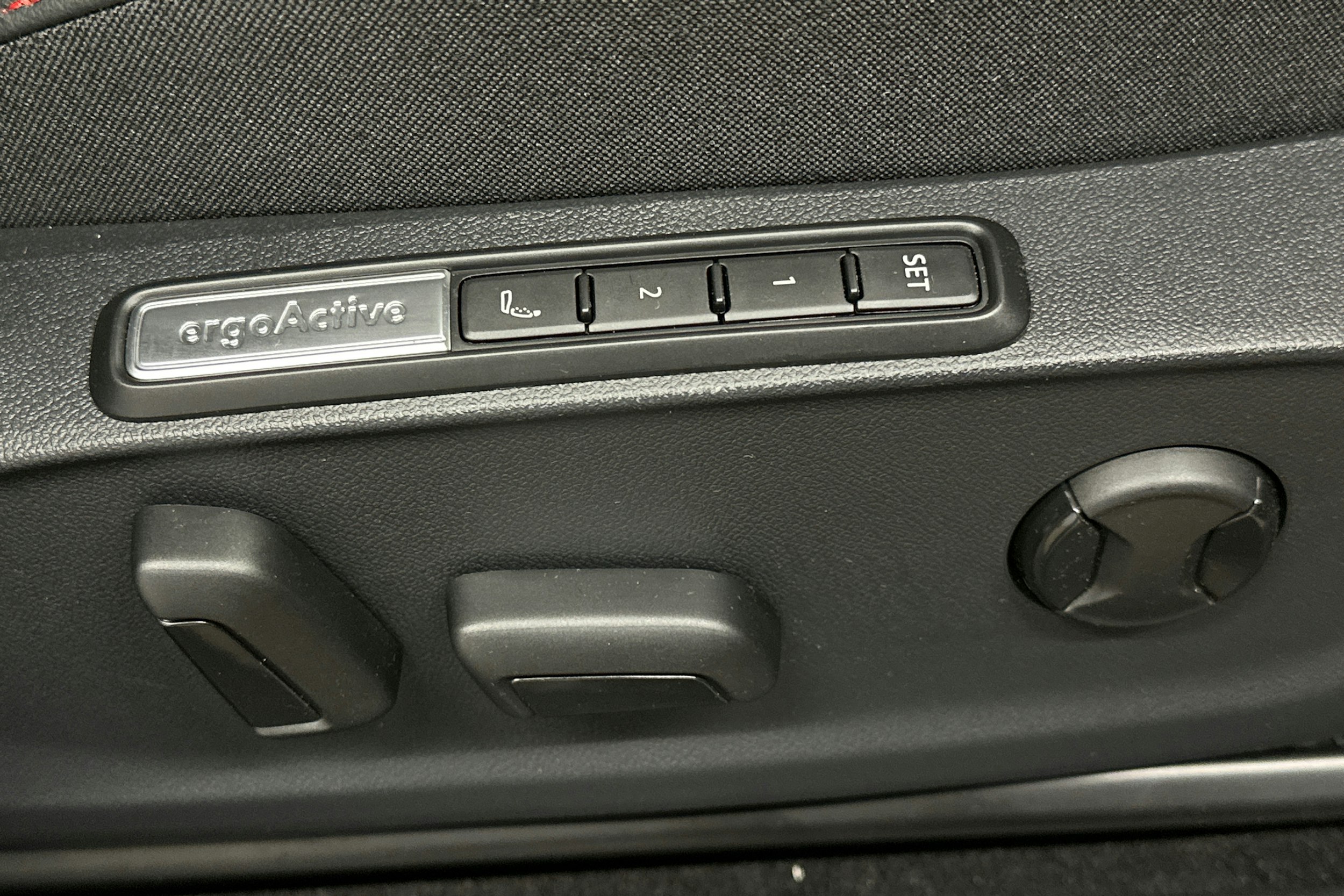 punainen Volkswagen ID.7 2025 kuva 20.