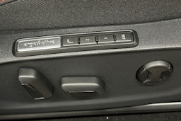 punainen Volkswagen ID.7 2025 kuva 20.