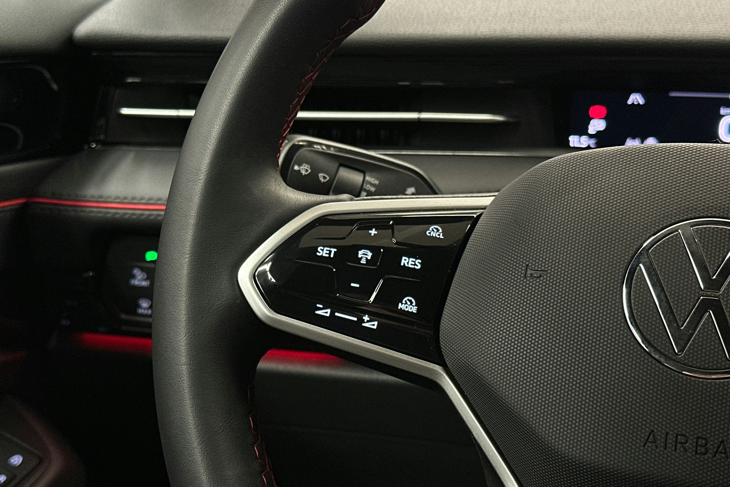 punainen Volkswagen ID.7 2025 kuva 22.