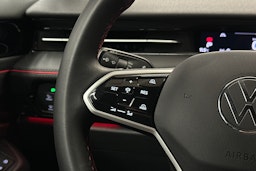 punainen Volkswagen ID.7 2025 kuva 22.