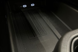 punainen Volkswagen ID.7 2025 kuva 37.