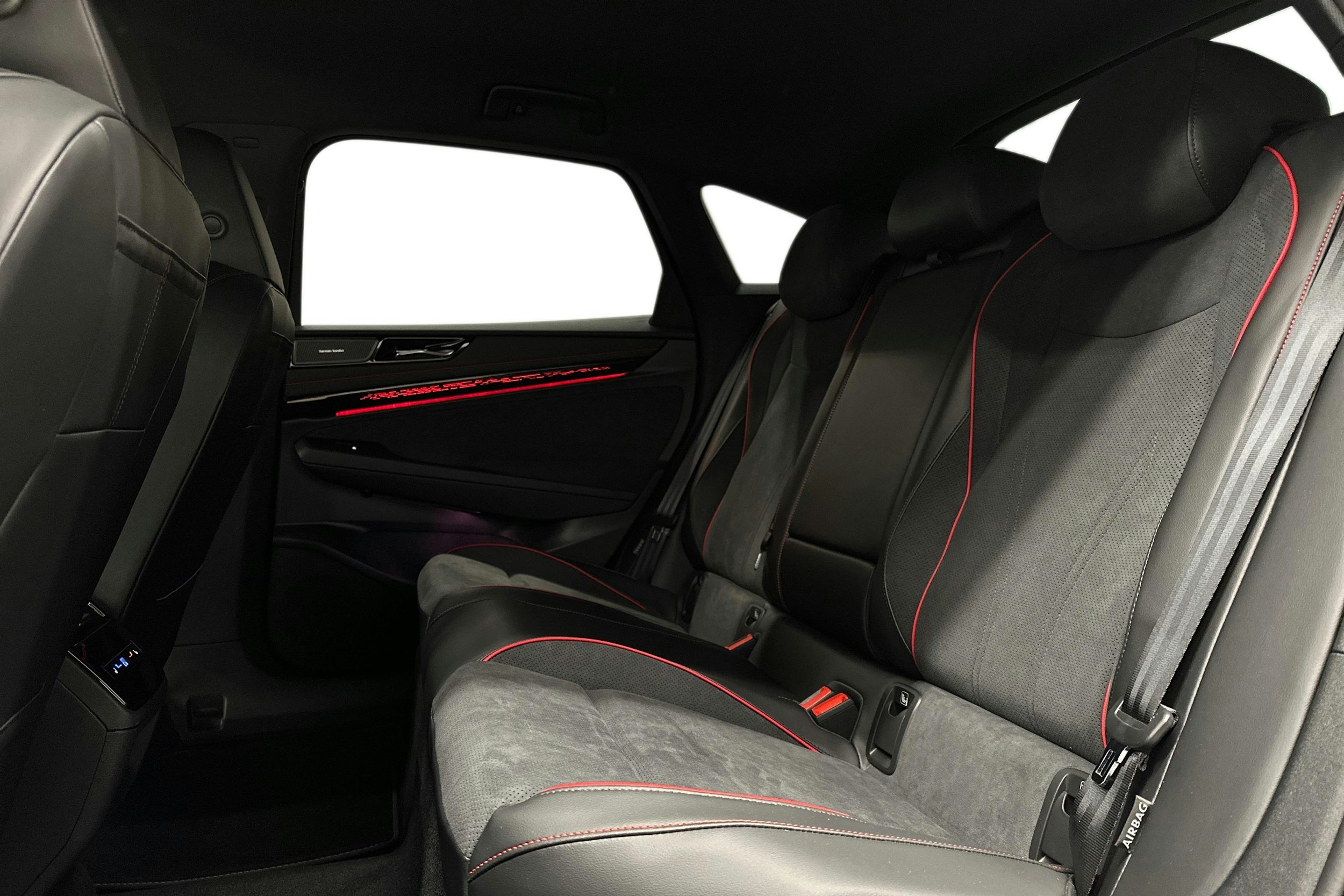 sininen Volkswagen ID.7 2025 kuva 8.