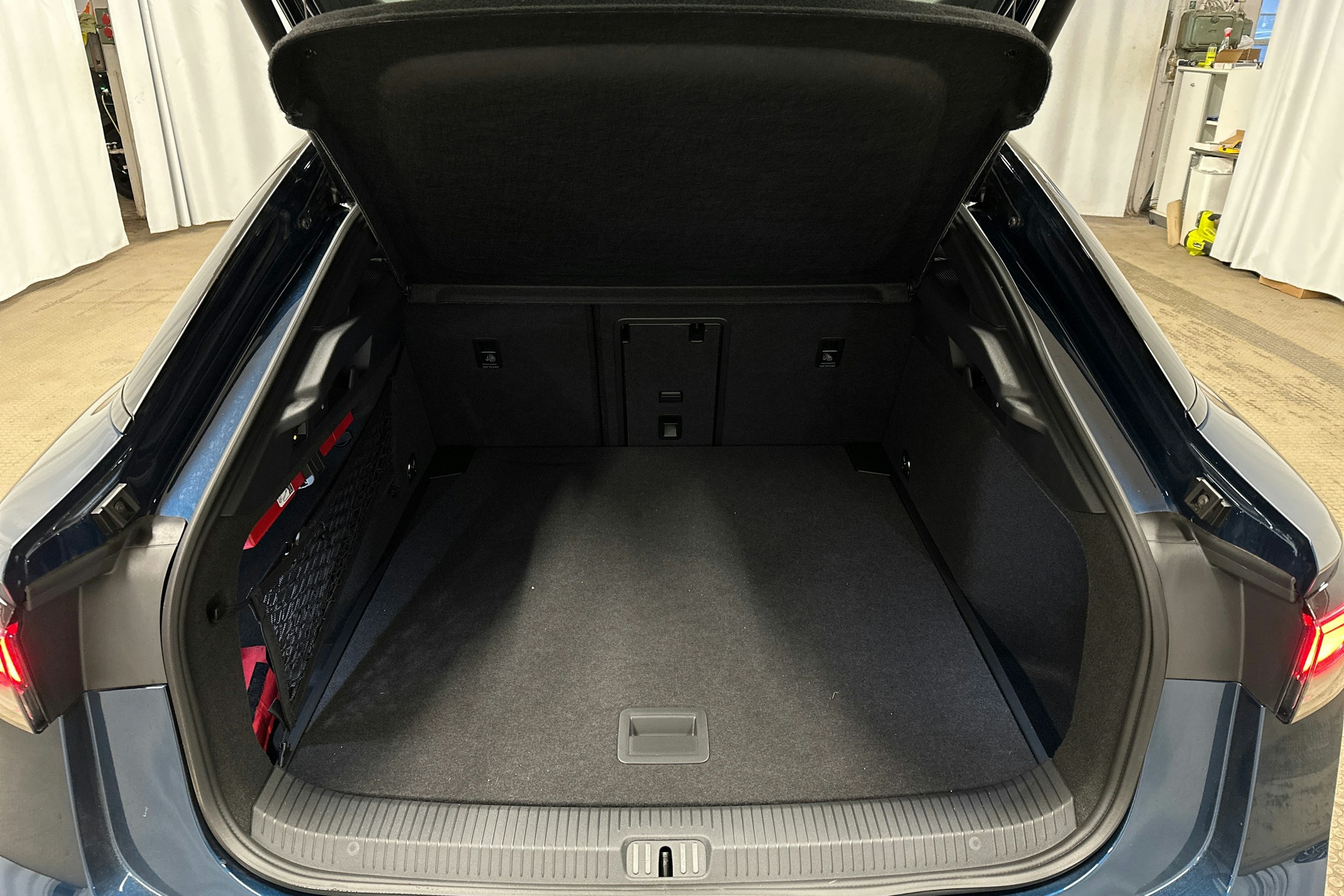 sininen Volkswagen ID.7 2025 kuva 11.